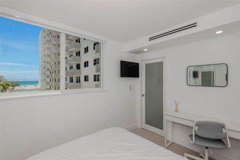 Condo in Miami Beach, Florida, 1 bedroom № 2087606 - photo 17