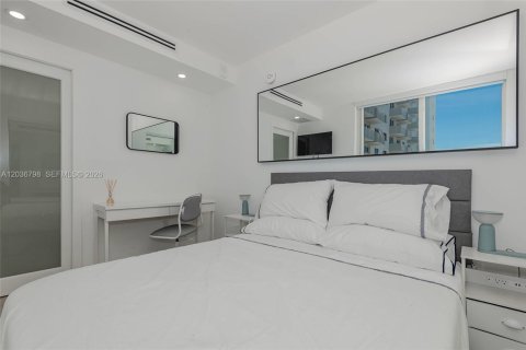 Condo in Miami Beach, Florida, 1 bedroom № 2087606 - photo 18