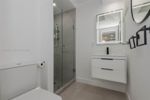 Condo in Miami Beach, Florida, 1 bedroom № 2087606 - photo 13