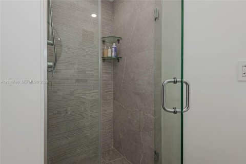 Condo in Miami Beach, Florida, 1 bedroom № 2087606 - photo 14