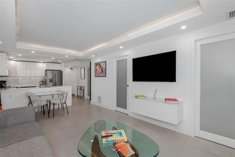 Condo in Miami Beach, Florida, 1 bedroom № 2087606 - photo 9