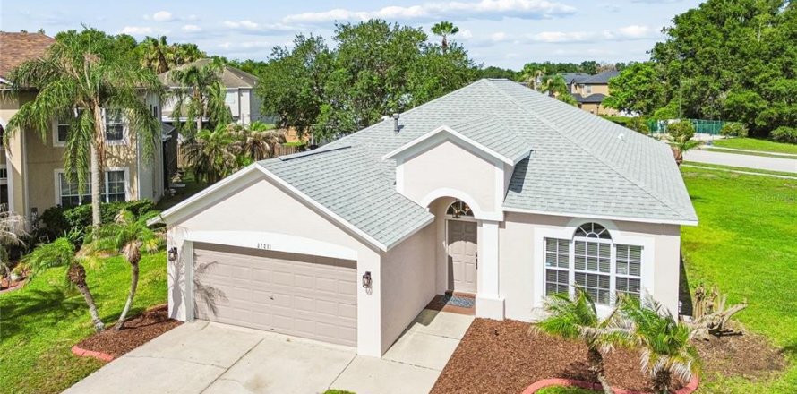 Villa ou maison à Wesley Chapel, Floride 4 chambres, 169.55 m2 № 2140475