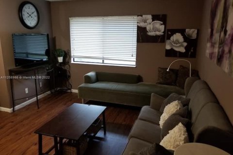 Condo in Tampa, Florida, 1 bedroom  № 1863677 - photo 5