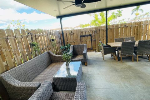 Adosado en venta en Miami, Florida, 3 dormitorios, 157.47 m2 № 2011278 - foto 21