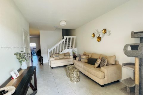 Adosado en venta en Miami, Florida, 3 dormitorios, 157.47 m2 № 2011278 - foto 12