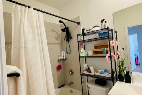 Adosado en venta en Miami, Florida, 3 dormitorios, 157.47 m2 № 2011278 - foto 15