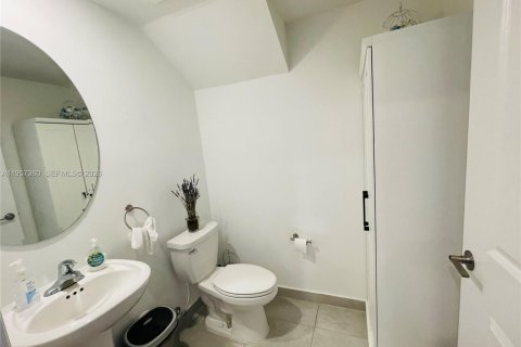Adosado en venta en Miami, Florida, 3 dormitorios, 157.47 m2 № 2011278 - foto 8