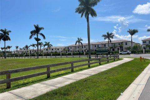 Adosado en venta en Miami, Florida, 3 dormitorios, 157.47 m2 № 2011278 - foto 23