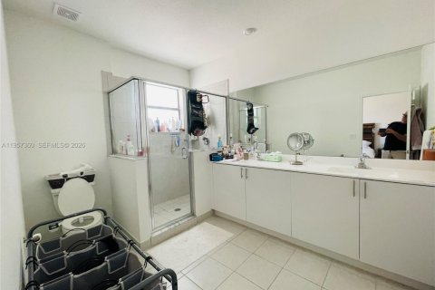 Adosado en venta en Miami, Florida, 3 dormitorios, 157.47 m2 № 2011278 - foto 14