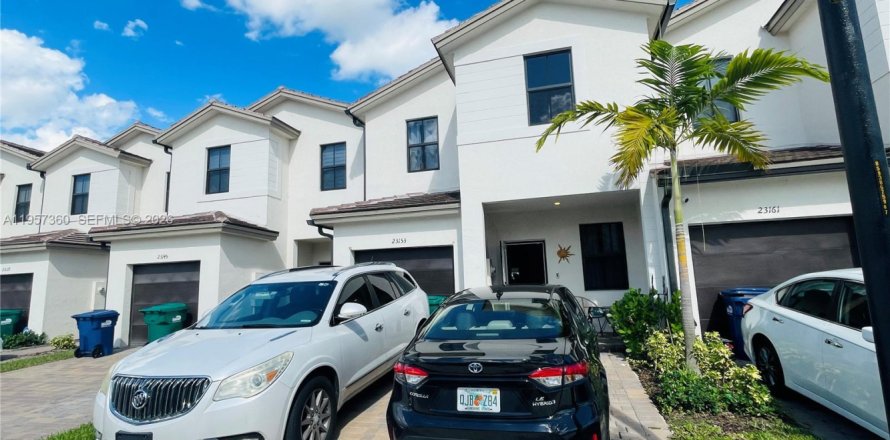 Adosado en Miami, Florida 3 dormitorios, 157.47 m2 № 2011278