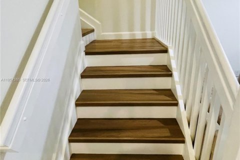 Adosado en venta en Miami, Florida, 3 dormitorios, 157.47 m2 № 2011278 - foto 13