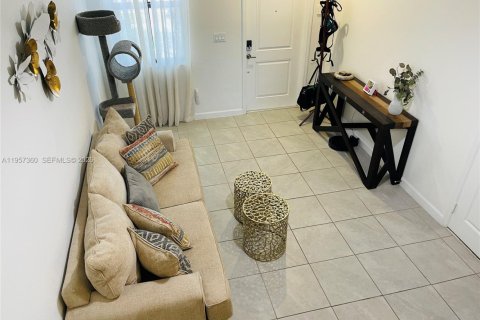 Adosado en venta en Miami, Florida, 3 dormitorios, 157.47 m2 № 2011278 - foto 17