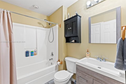 Villa ou maison à vendre à Lehigh Acres, Floride: 3 chambres, 132.2 m2 № 1957651 - photo 20