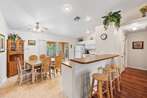 Villa ou maison à vendre à Lehigh Acres, Floride: 3 chambres, 132.2 m2 № 1957651 - photo 6