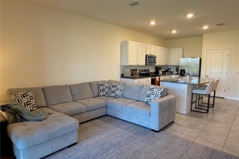 Townhouse in Wesley Chapel, Florida 3 bedrooms, 155.43 sq.m. № 2420365 - photo 9