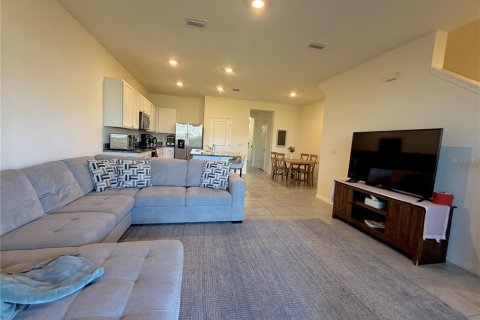 Townhouse in Wesley Chapel, Florida 3 bedrooms, 155.43 sq.m. № 2420365 - photo 8