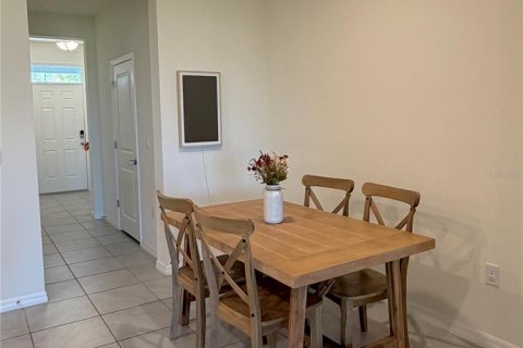 Townhouse in Wesley Chapel, Florida 3 bedrooms, 155.43 sq.m. № 2420365 - photo 6