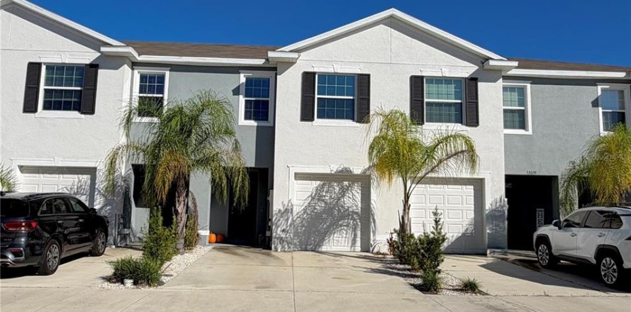 Townhouse in Wesley Chapel, Florida 3 bedrooms, 155.43 sq.m. № 2420365