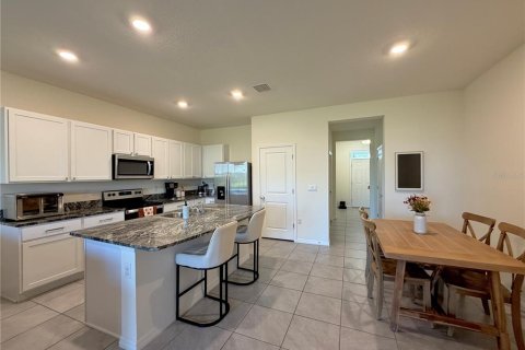 Townhouse in Wesley Chapel, Florida 3 bedrooms, 155.43 sq.m. № 2420365 - photo 4
