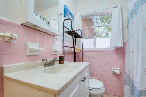 House in Gulfport, Florida 2 bedrooms, 102.38 sq.m. № 2379719 - photo 14