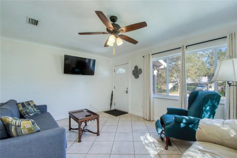 House in Gulfport, Florida 2 bedrooms, 102.38 sq.m. № 2379719 - photo 8