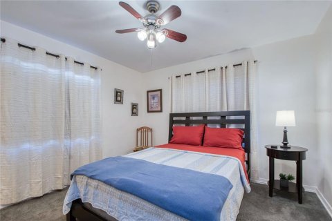 House in Gulfport, Florida 2 bedrooms, 102.38 sq.m. № 2379719 - photo 12