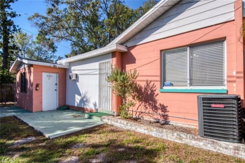 House in Gulfport, Florida 2 bedrooms, 102.38 sq.m. № 2379719 - photo 20
