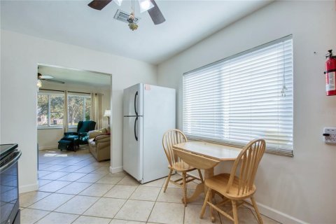 House in Gulfport, Florida 2 bedrooms, 102.38 sq.m. № 2379719 - photo 5