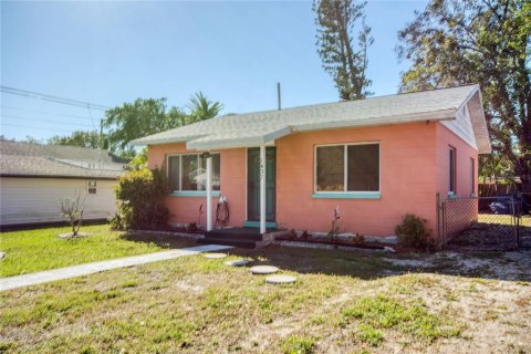 House in Gulfport, Florida 2 bedrooms, 102.38 sq.m. № 2379719 - photo 21