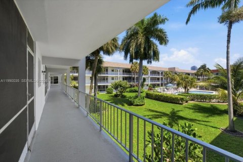 Condominio en venta en Hallandale Beach, Florida, 1 dormitorio, 74.32 m2 № 2057681 - foto 20
