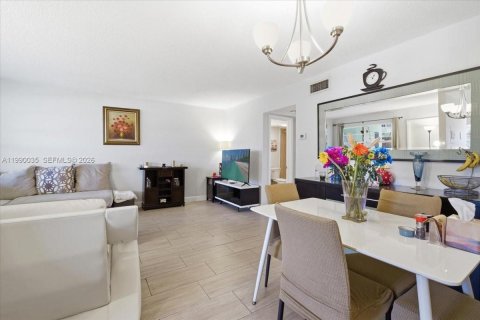 Condominio en venta en Hallandale Beach, Florida, 1 dormitorio, 74.32 m2 № 2057681 - foto 4