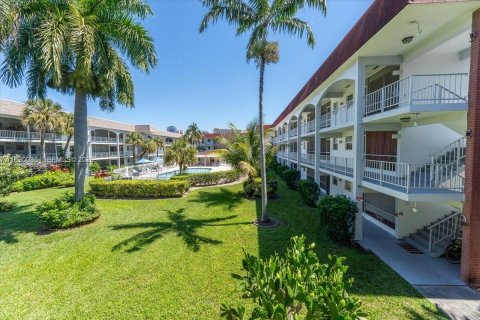 Condominio en venta en Hallandale Beach, Florida, 1 dormitorio, 74.32 m2 № 2057681 - foto 24