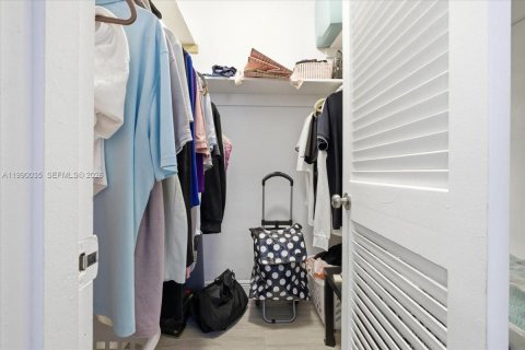 Condominio en venta en Hallandale Beach, Florida, 1 dormitorio, 74.32 m2 № 2057681 - foto 15