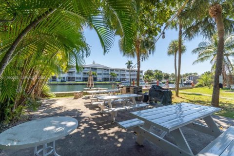 Condominio en venta en Hallandale Beach, Florida, 1 dormitorio, 74.32 m2 № 2057681 - foto 27