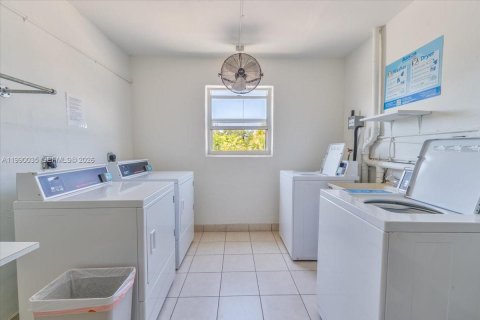 Condominio en venta en Hallandale Beach, Florida, 1 dormitorio, 74.32 m2 № 2057681 - foto 23