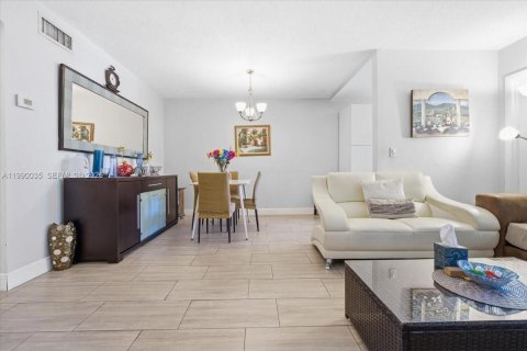 Condominio en venta en Hallandale Beach, Florida, 1 dormitorio, 74.32 m2 № 2057681 - foto 6