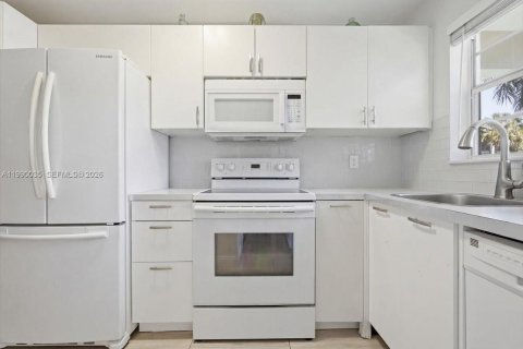 Condominio en venta en Hallandale Beach, Florida, 1 dormitorio, 74.32 m2 № 2057681 - foto 9