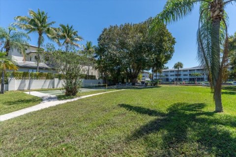 Condominio en venta en Hallandale Beach, Florida, 1 dormitorio, 74.32 m2 № 2057681 - foto 25