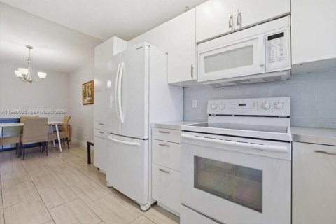 Condominio en venta en Hallandale Beach, Florida, 1 dormitorio, 74.32 m2 № 2057681 - foto 11