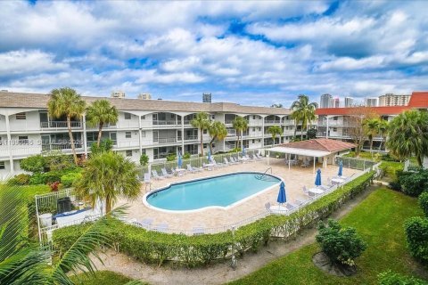 Condominio en Hallandale Beach, Florida, 1 dormitorio  № 2057681