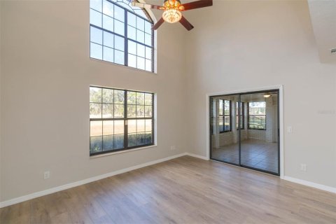 House in Zephyrhills, Florida 3 bedrooms, 209.96 sq.m. № 2100405 - photo 5