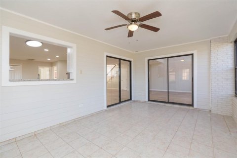 House in Zephyrhills, Florida 3 bedrooms, 209.96 sq.m. № 2100405 - photo 20