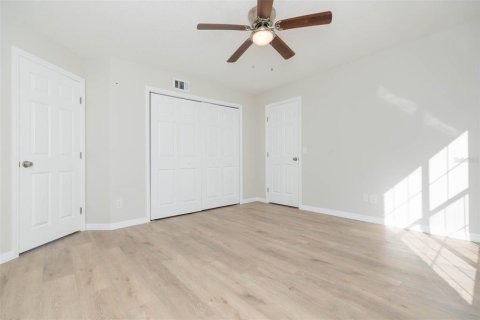 House in Zephyrhills, Florida 3 bedrooms, 209.96 sq.m. № 2100405 - photo 22