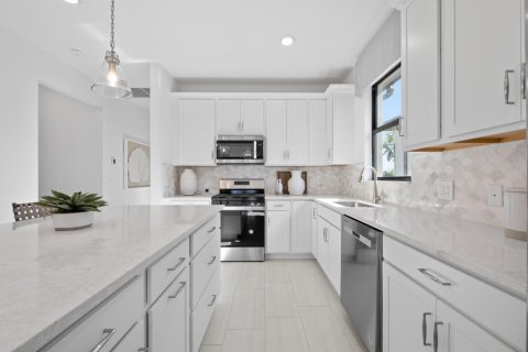 House in Naples, Florida 2 bedrooms, 130.53 sq.m. № 2182491 - photo 21