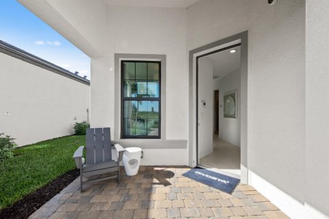 House in Naples, Florida 2 bedrooms, 130.53 sq.m. № 2182491 - photo 2