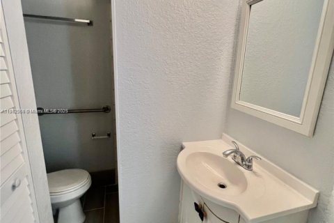 Copropriété à vendre à Deerfield Beach, Floride: 2 chambres, 85.1 m2 № 1942882 - photo 16