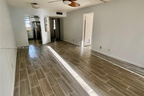 Copropriété à vendre à Deerfield Beach, Floride: 2 chambres, 85.1 m2 № 1942882 - photo 18