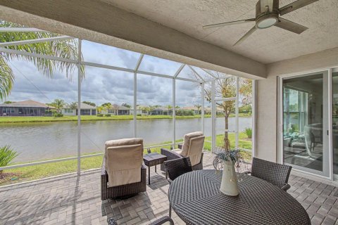 House in Port St. Lucie, Florida 2 bedrooms, 159.42 sq.m. № 2085257 - photo 19