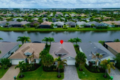 House in Port St. Lucie, Florida 2 bedrooms, 159.42 sq.m. № 2085257 - photo 2