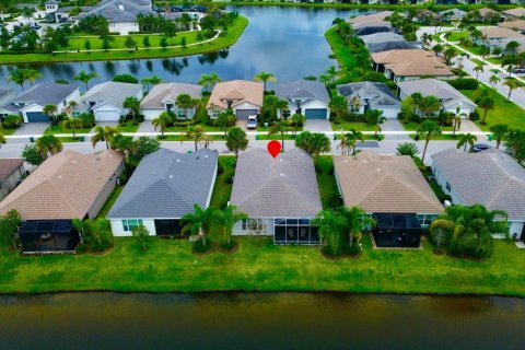 House in Port St. Lucie, Florida 2 bedrooms, 159.42 sq.m. № 2085257 - photo 3